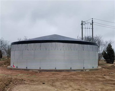 مخزن ذخیره آب در فضای باز در مقیاس بزرگ - با ستون مرکزی